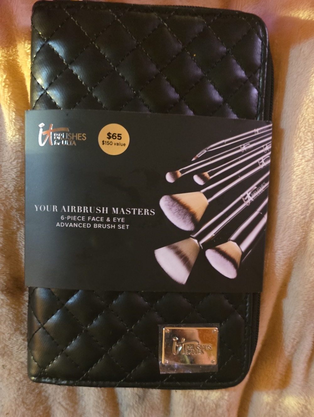it cosmetics Black Quilted 6-Piece Airbrush Face & Eye Brush Set